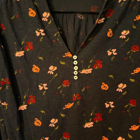 Lucky Brand Bohochic Normcore Blue w/Pink Flowers Long Sleeve V-Neck Top SZ S - Picture 5 of 5